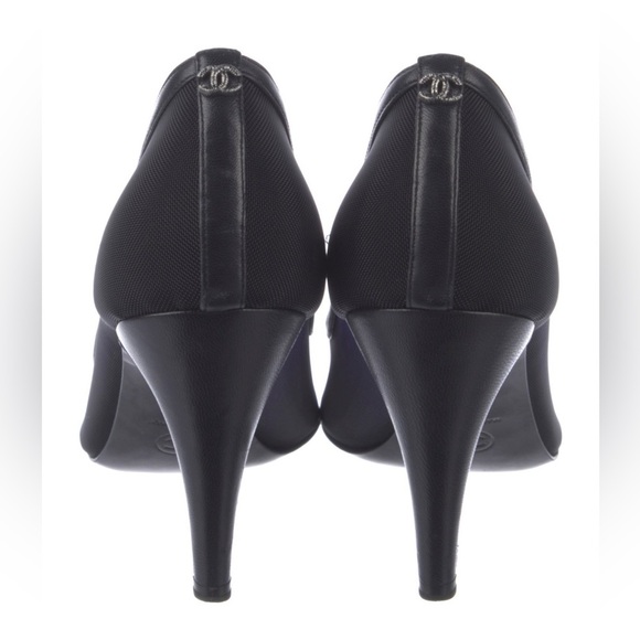 CHANEL Escarpins Interlocking CC Logo Pumps Navy Blue Size 39.5EU, 9.5US - Picture 6 of 15